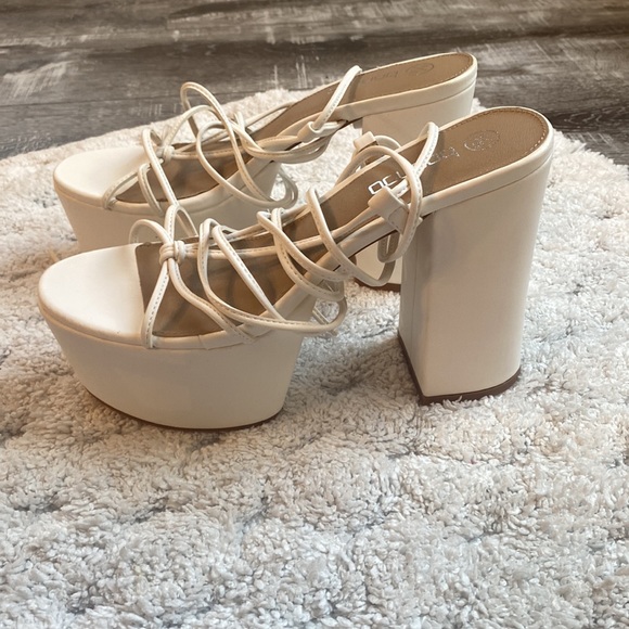 Lace up white Chunky platform heels - Picture 3 of 5